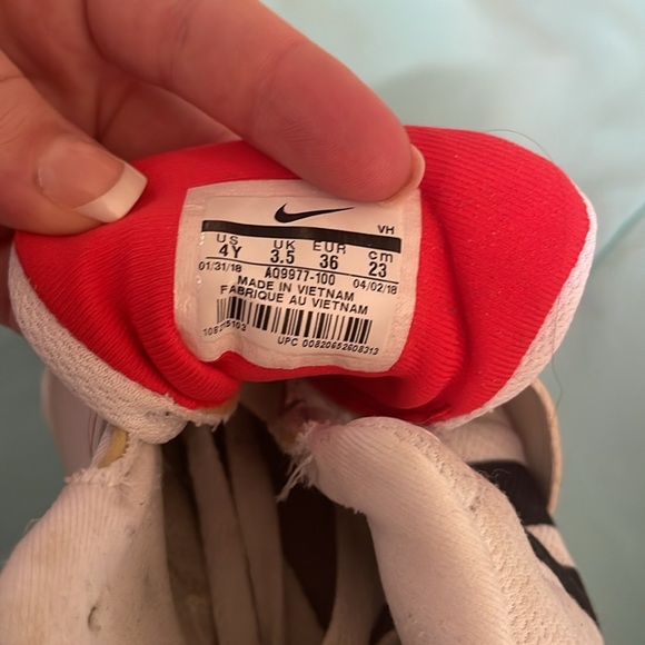 Team hustle D8 Nikes - Picture 2 of 3